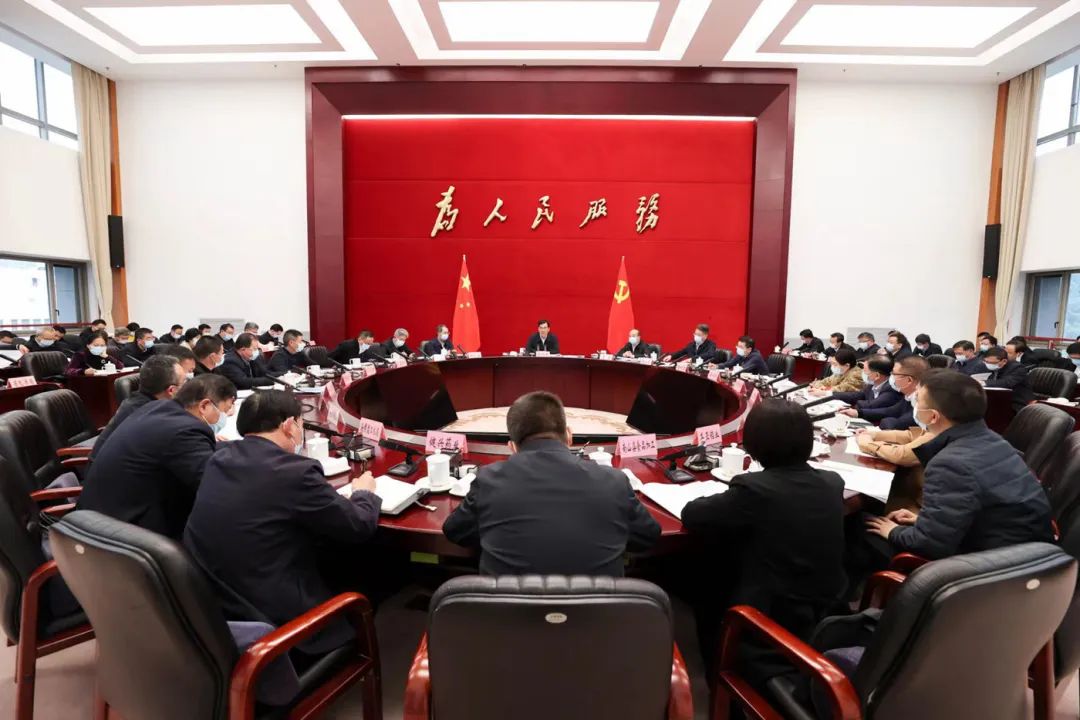 李炳軍調研工業企業并召開座談會